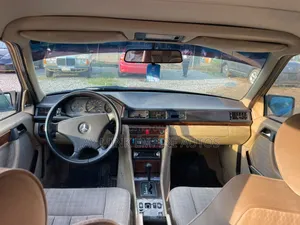 Mercedes-Benz 230E 1992 Black