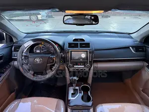 Toyota Camry XLE 4dr Sedan (3.5L 6cyl 6A) 2014 White