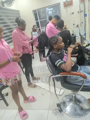 Stylists and Barbers Needed