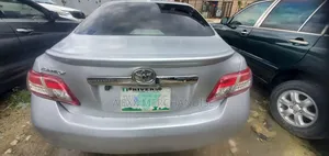 Toyota Camry XLE V6 4dr Sedan (3.5L 6cyl 6A) 2011 Silver