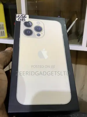 New Apple iPhone 13 256 GB Gold
