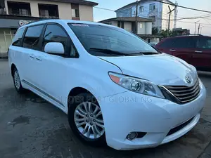 Toyota Sienna XLE 7 Passenger 2012 White