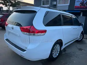 Toyota Sienna XLE 7 Passenger 2012 White