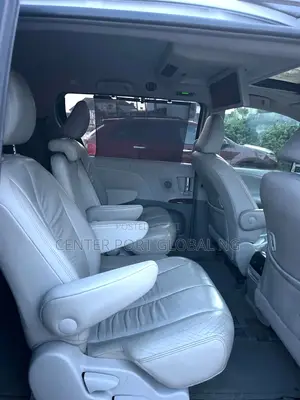 Toyota Sienna XLE 7 Passenger 2012 White