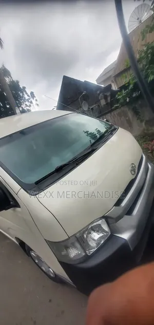 Toyota HiAce 2017 White