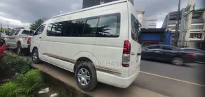 Toyota HiAce 2014 White