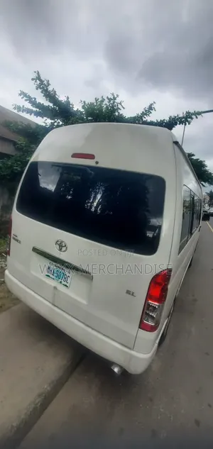 Toyota HiAce 2017 White