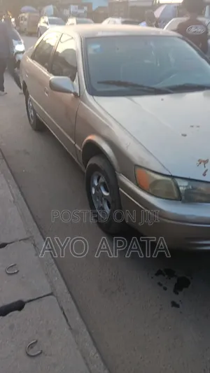 Toyota Camry 2001 Gold