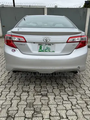 Toyota Camry SE 4dr Sedan w/Prod. End 11/13 (3.5L 6cyl 6A) 2014 Silver
