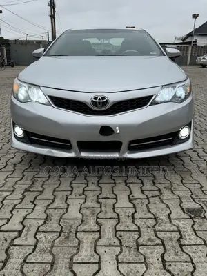 Toyota Camry SE 4dr Sedan w/Prod. End 11/13 (3.5L 6cyl 6A) 2014 Silver