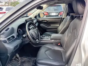 Toyota Highlander 2024 Silver