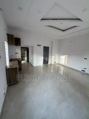 Mini Flat in Chevron for rent