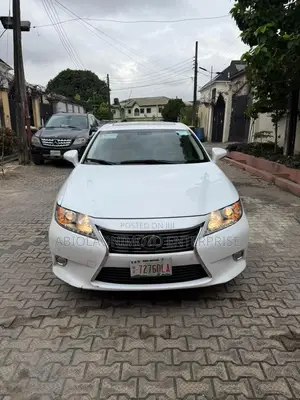 Lexus ES 350 FWD 2014 White