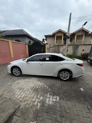 Lexus ES 350 FWD 2014 White