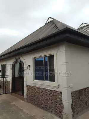 2bdrm Bungalow in Gosgra Estate, Obafemi-Owode for rent