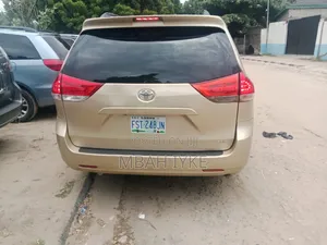 Toyota Sienna XLE 8 Passenger 2011 Gold