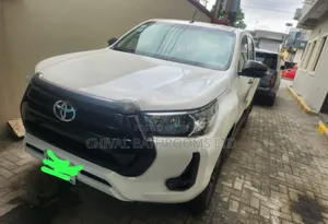 Toyota Hilux 2024 White