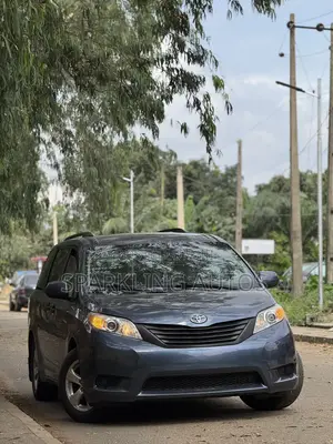 Toyota Sienna 2013 Blue