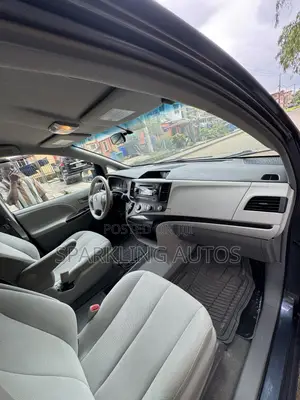 Toyota Sienna 2013 Blue