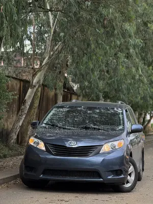 Toyota Sienna 2013 Blue