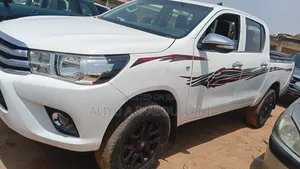 Toyota Hilux 2016 White