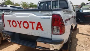 Toyota Hilux 2016 White