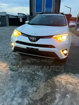 Toyota RAV4 Limited FWD (2.5L 4cyl 6A) 2017 White