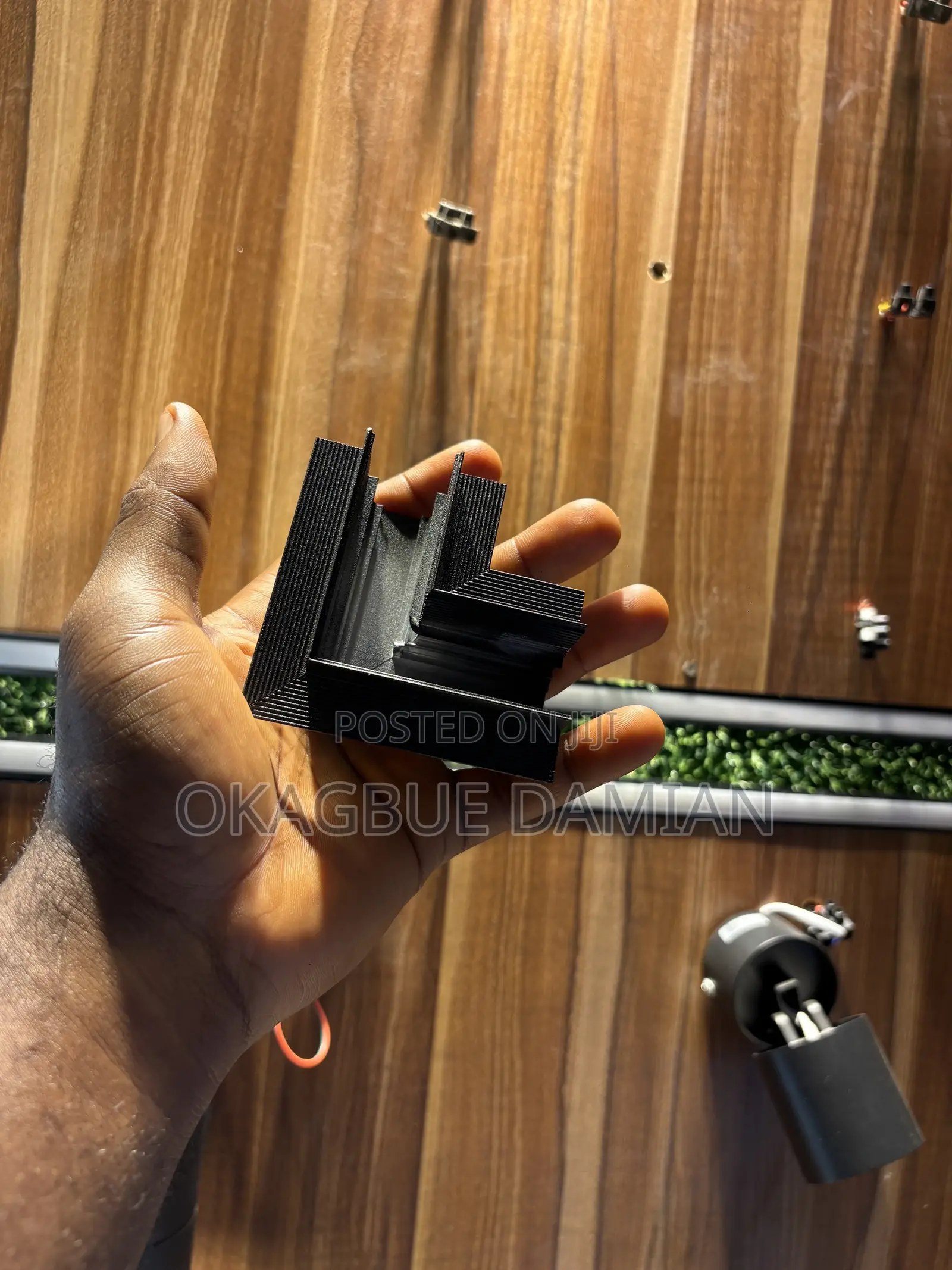 Magnetic Profile Light