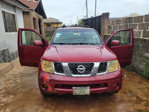 Nissan Pathfinder 2006 Red