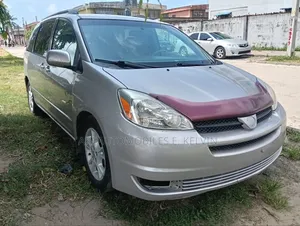 Toyota Sienna 2004 Silver