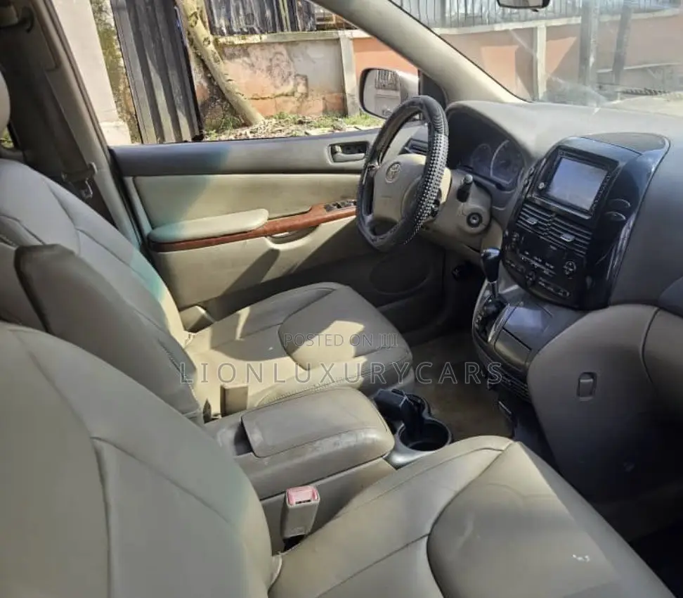 Toyota Sienna 2008 Silver