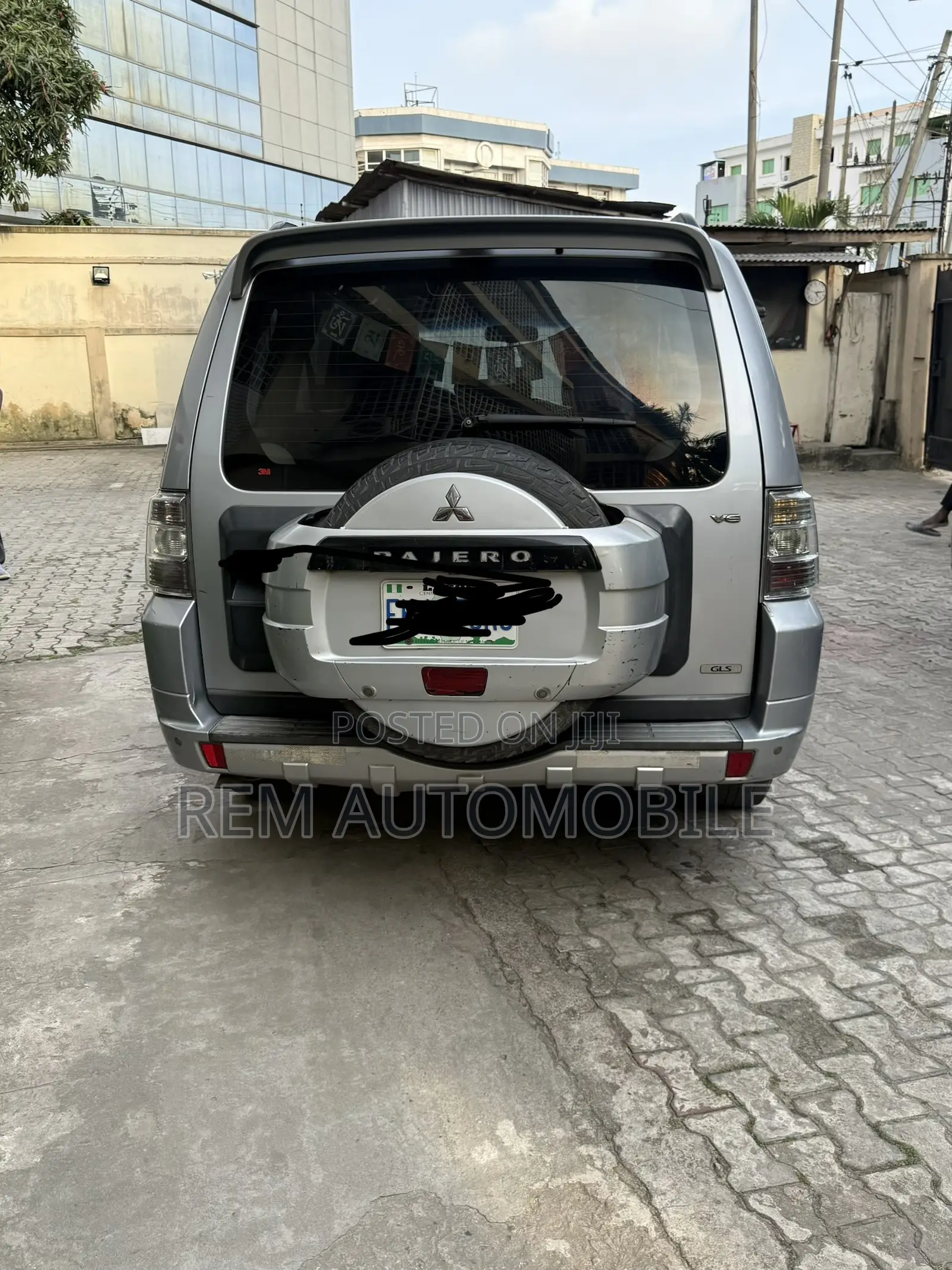 Mitsubishi Pajero V80 3.0 VR-I 2014 Silver