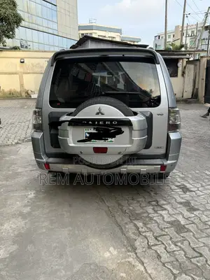 Mitsubishi Pajero V80 3.0 VR-I 2014 Silver