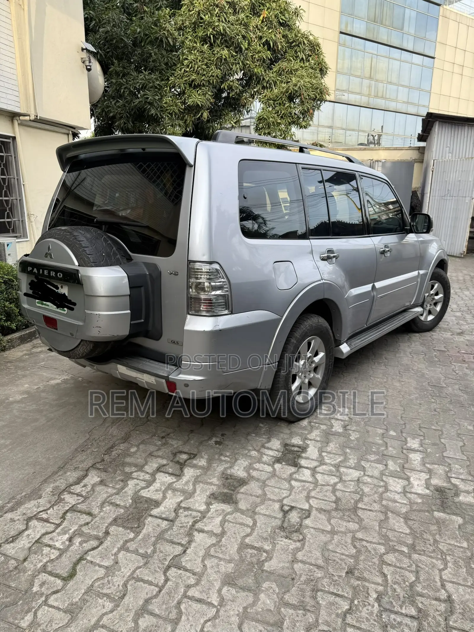 Mitsubishi Pajero V80 3.0 VR-I 2014 Silver