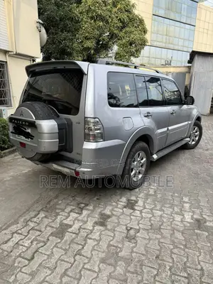 Mitsubishi Pajero V80 3.0 VR-I 2014 Silver