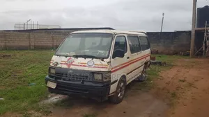 Toyota HiAce 1991 White