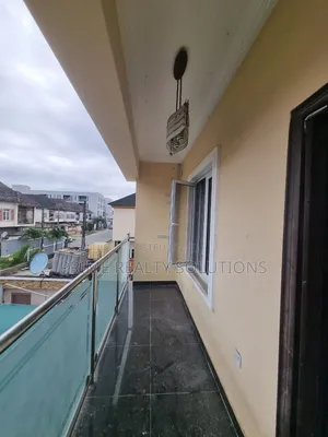 Mini Flat in Chevron for rent