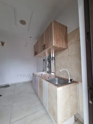 Mini Flat in Chevron for rent