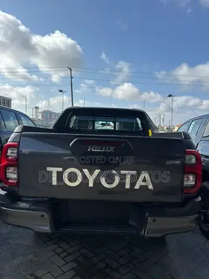 New Toyota Hilux 2025 Gray