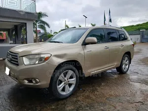Toyota Highlander Limited 2010 Beige