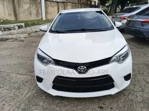 Toyota Corolla LE 4dr Sedan (1.8L 4cyl CVT) 2015 White