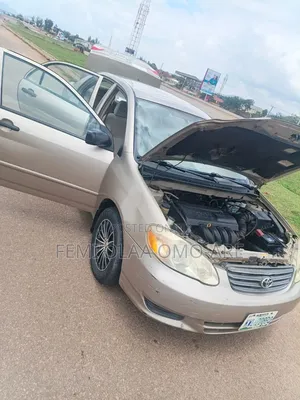 Toyota Corolla LE 4dr Sedan (1.8L 4cyl CVT) 2014 Gold