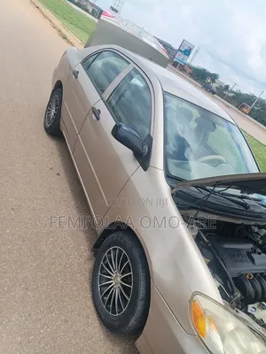 Toyota Corolla LE 4dr Sedan (1.8L 4cyl CVT) 2014 Gold