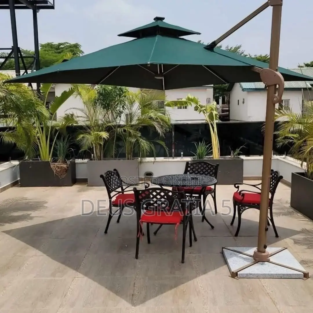 Patio Umbrella With Marble Base and Whiner