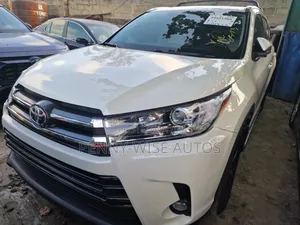 Toyota Highlander XLE V6 4x4 (3.5L 6cyl 6A) 2016 White