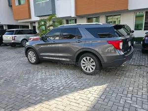 Ford Explorer Limited 2022 Gray