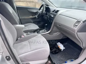 Toyota Corolla LE 4dr Sedan (1.8L 4cyl 4A) 2010 Silver