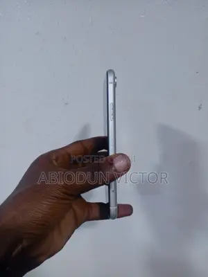 Apple iPhone XR 64 GB White