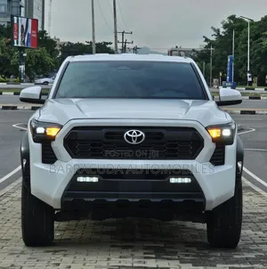 Toyota Tacoma SR5 Double Cab 6' Bed AT 2024 White