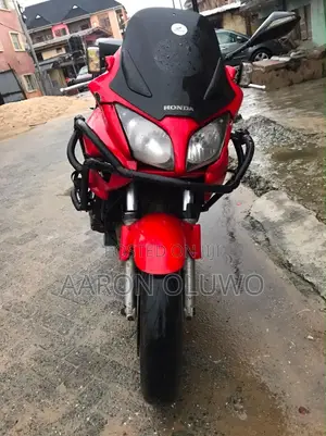 Honda CB 2009 Red